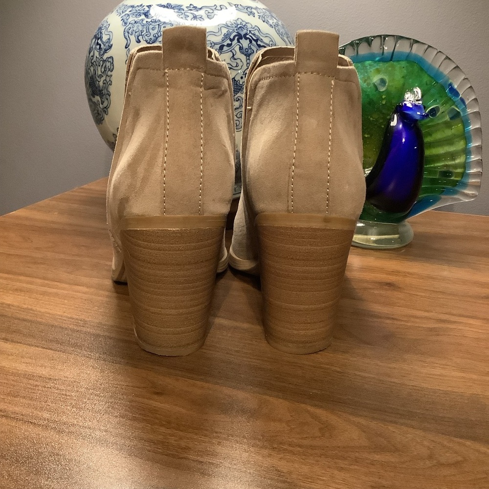Universal Thread‎ Beige Ankle Booties - Picture 6 of 7